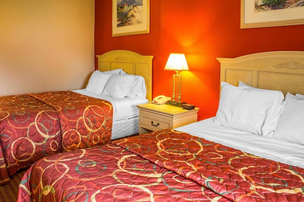 Econo Lodge Inn & Suites Walnut photo 14