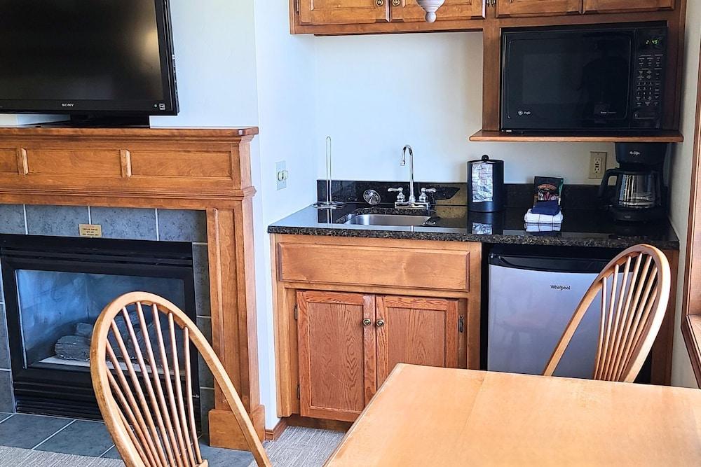 Bridgeport Waterfront Resort photo 33