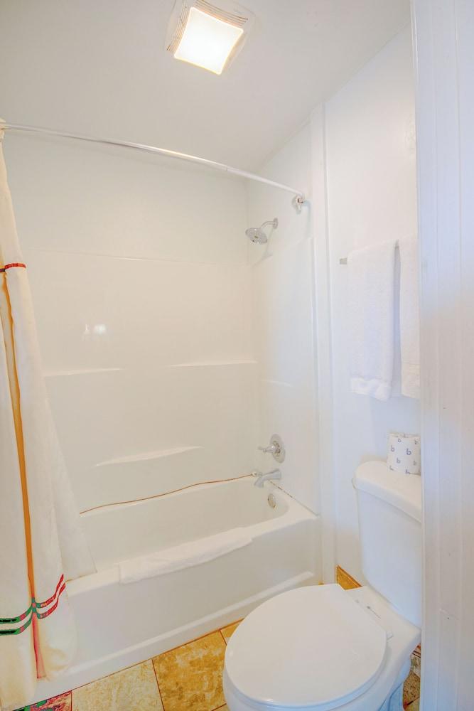OYO Travelier Motel photo 20