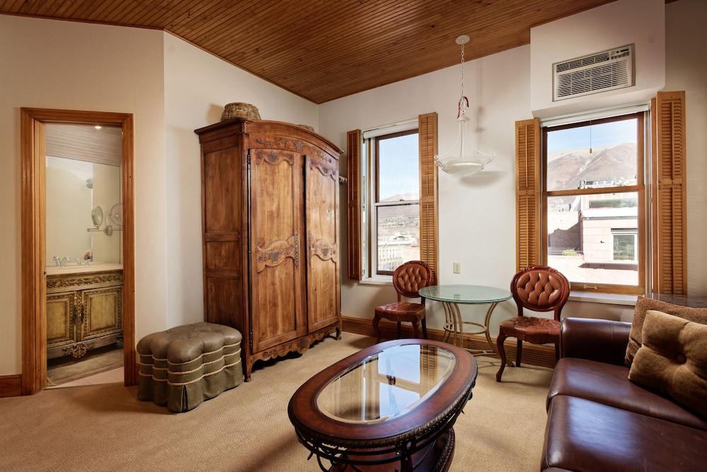 Independence Square Lodge by Frias photo 40