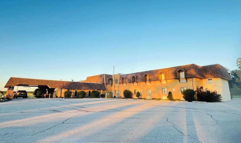 Hometown Inn & Suites photo 27