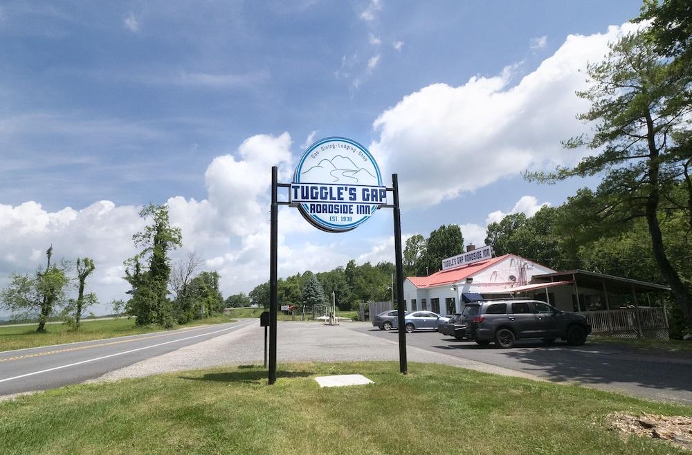 Tuggle's Gap Roadside Inn - Blue Ridge Parkway photo 8