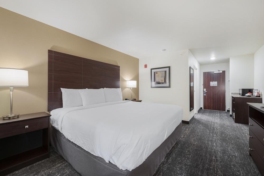 Cobblestone Hotel & Suites-RussellsPoint photo 7