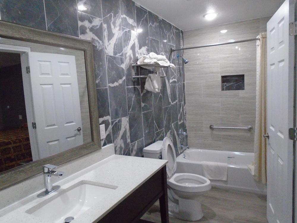 Town House Motel photo 35