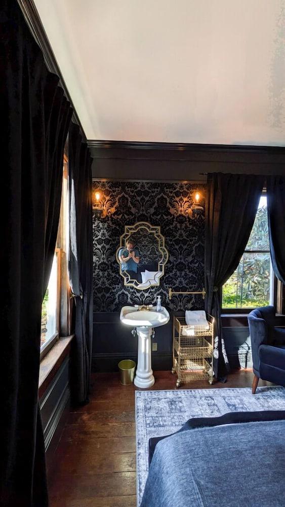 The Weller House photo 60