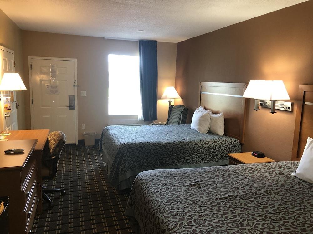 Days Inn by Wyndham Columbus photo 29