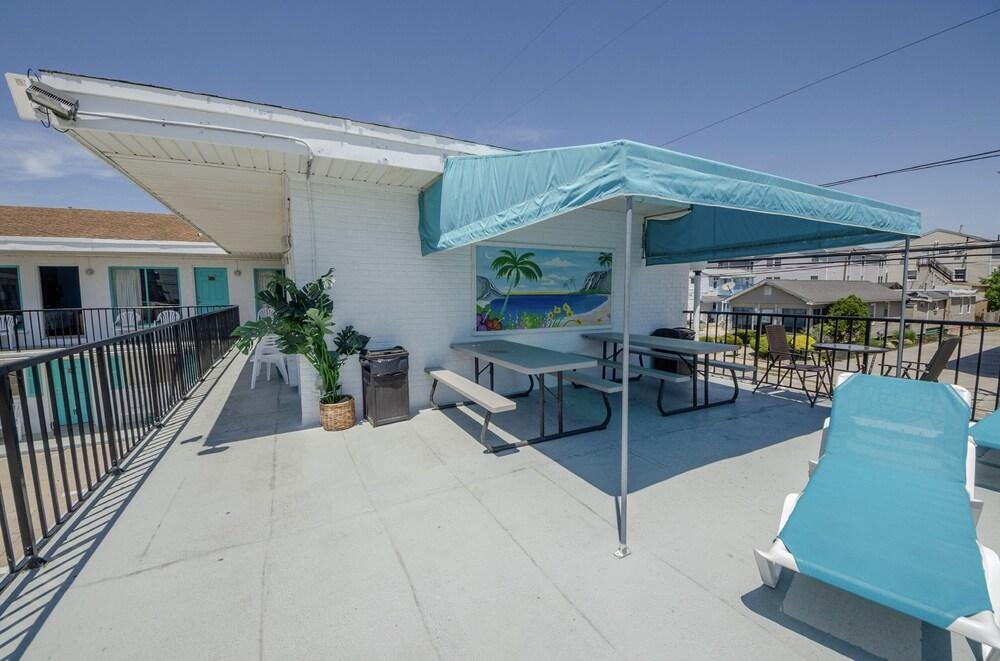 Surf Comber Motel photo 9