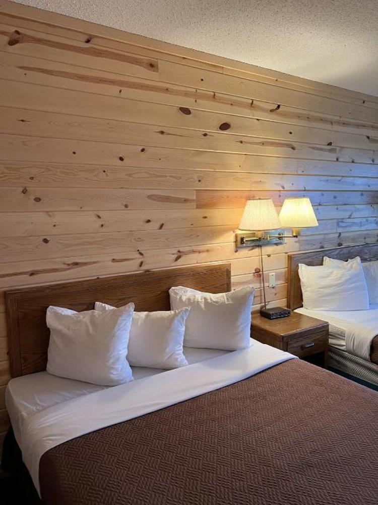 Waterfront Inn - Mackinaw City photo 9