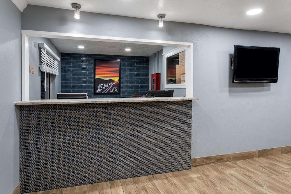 Travelodge by Wyndham Albuquerque East photo 2