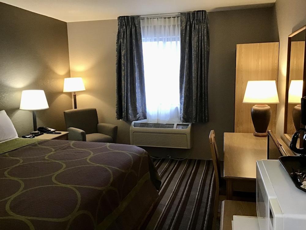 Super 8 by Wyndham Spokane/West photo 17