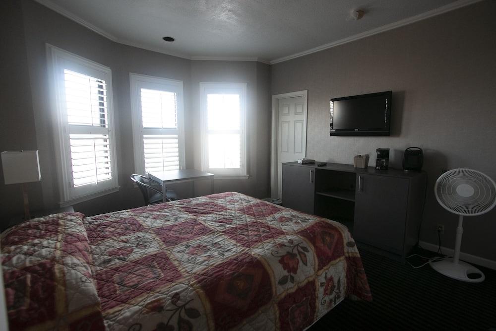Alpha Inn & Suites photo 29