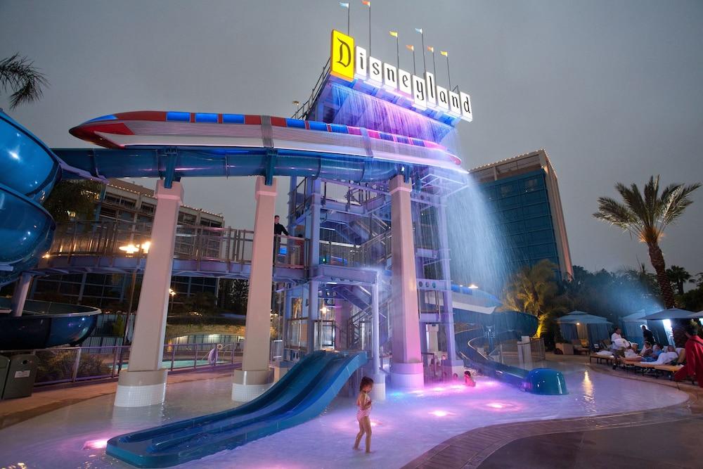Disneyland Hotel photo 58