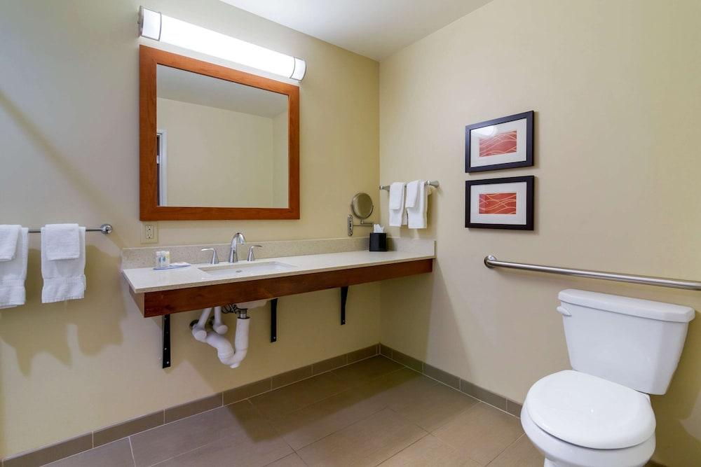 Comfort Inn & Suites Mandan - Bismarck photo 21