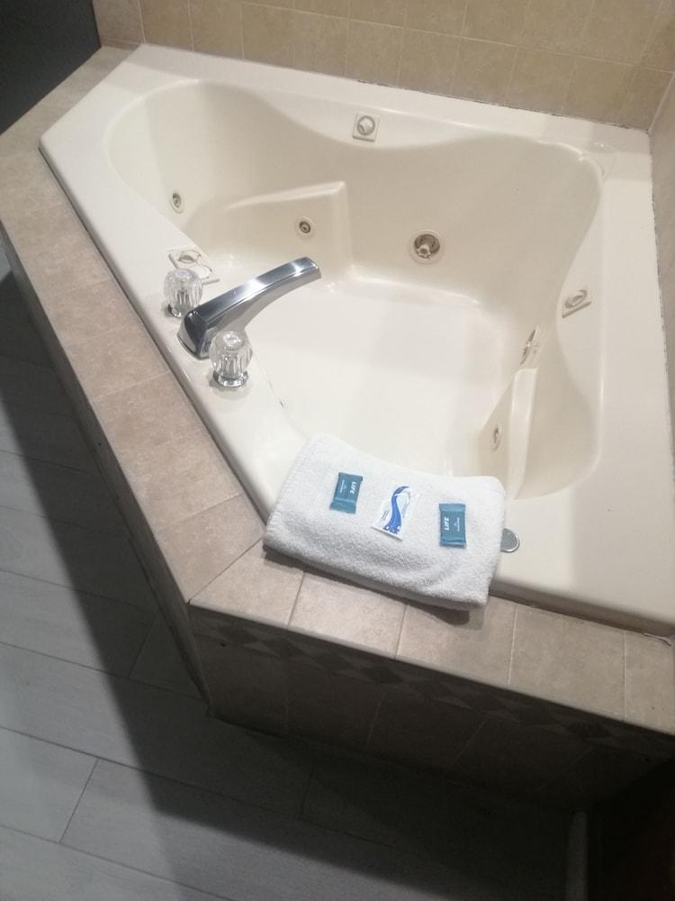 Royal Inn & Suite photo 7