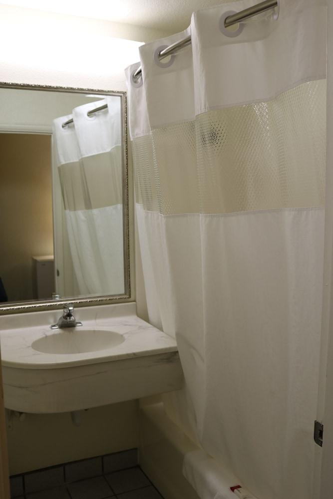 Travelodge by Wyndham Pendleton OR photo 13