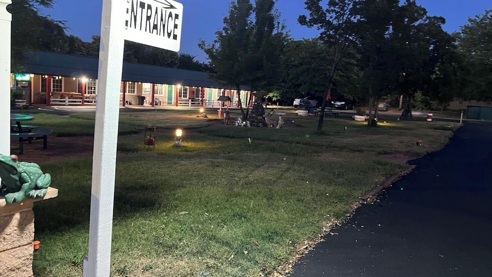 Jumping Frog Motel photo 64