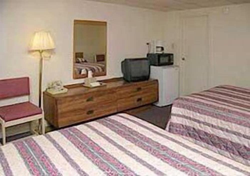 Econo Lodge photo 11
