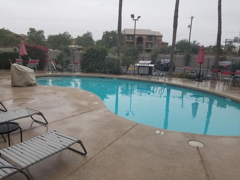 Infinity Inn & Suites photo 13