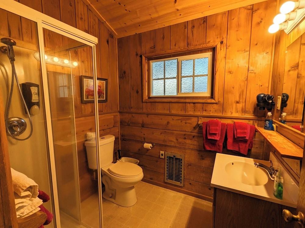 Bluebird Cottage Inn photo 46