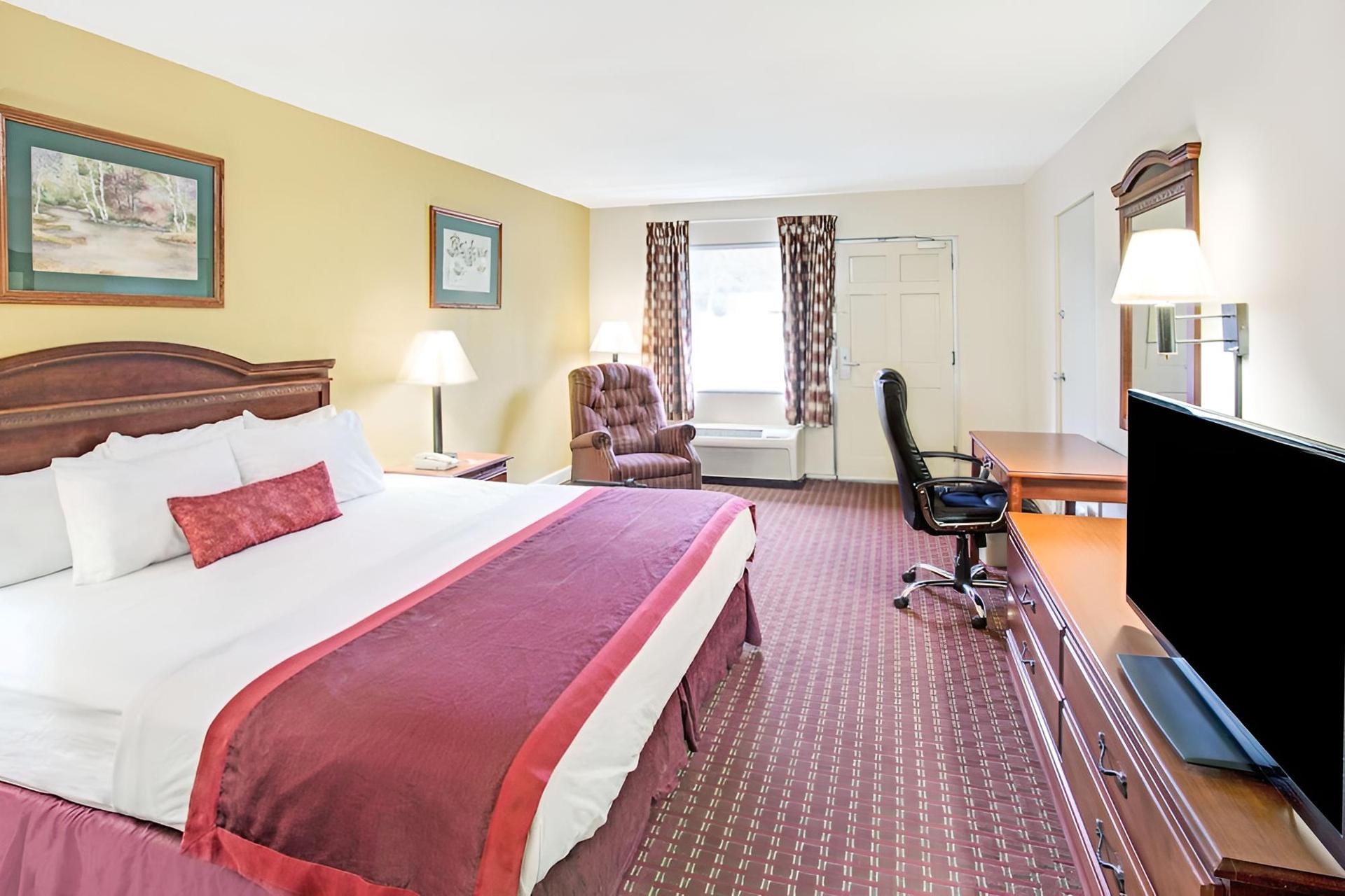 Ramada by Wyndham Walterboro photo 54
