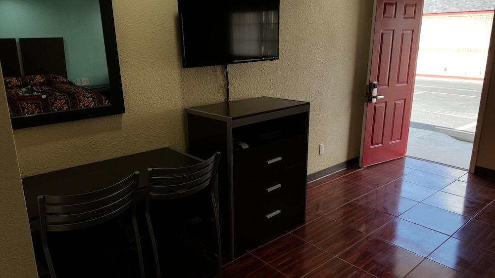 Luxury Inn & RV Park photo 3