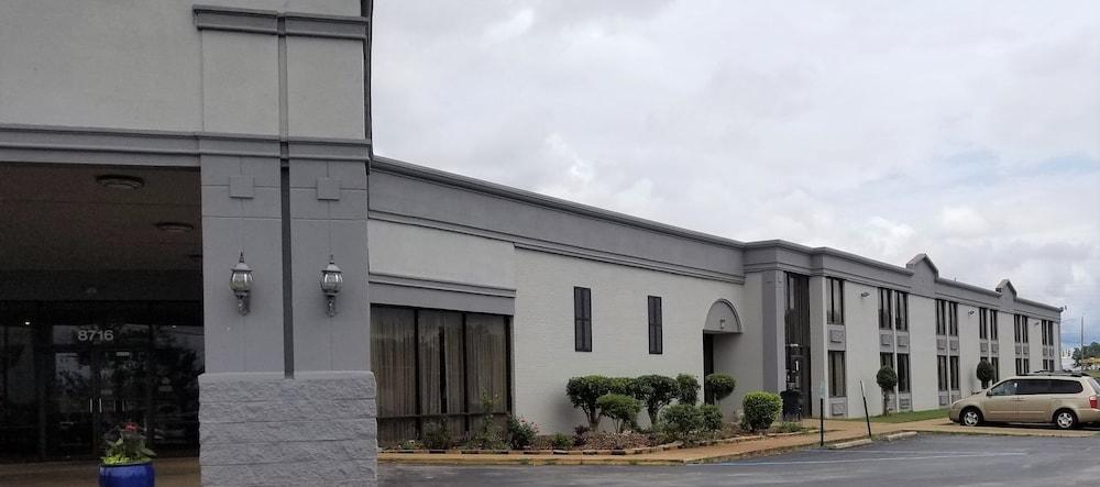Madison Inn and Suites photo 38