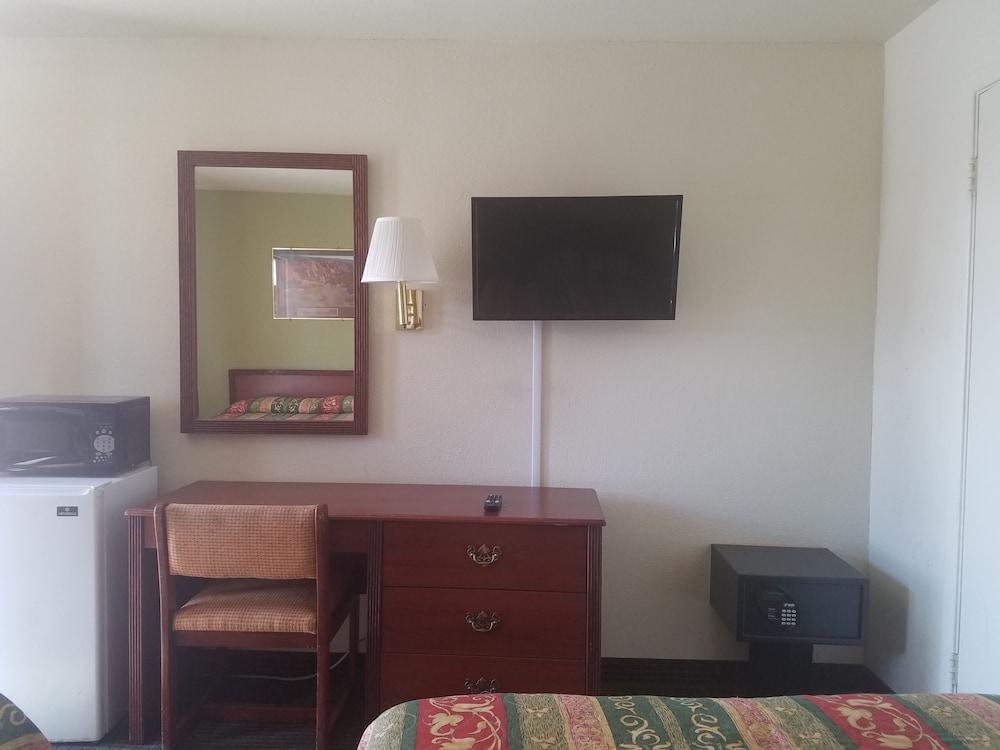 Farmington Inn photo 13