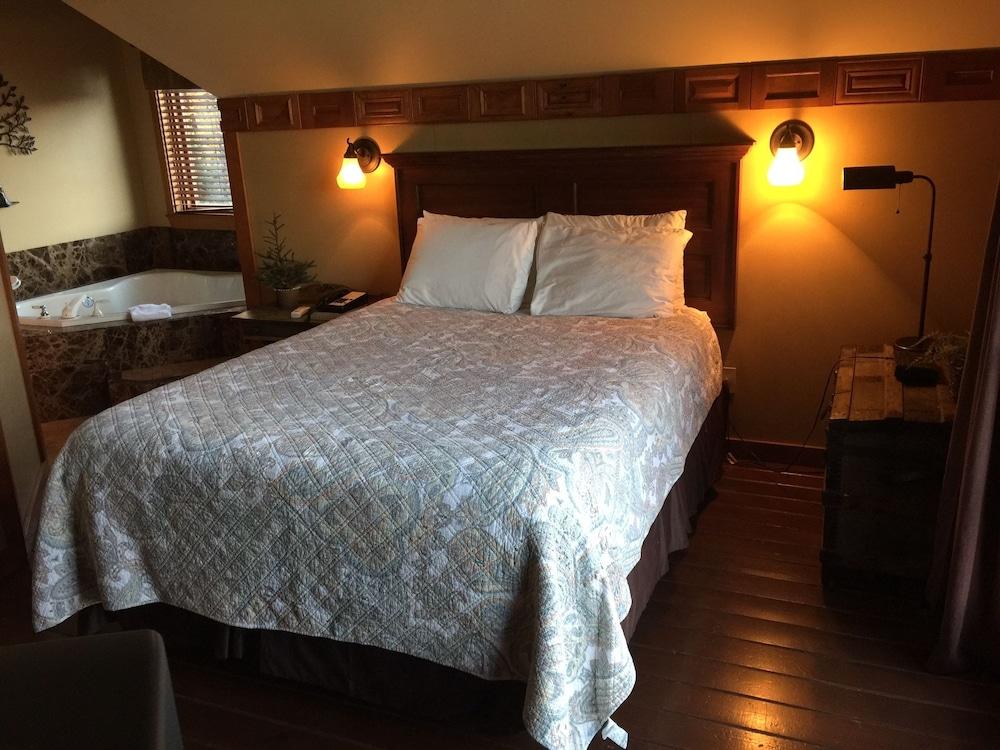 Sumas Mountain Lodge photo 11