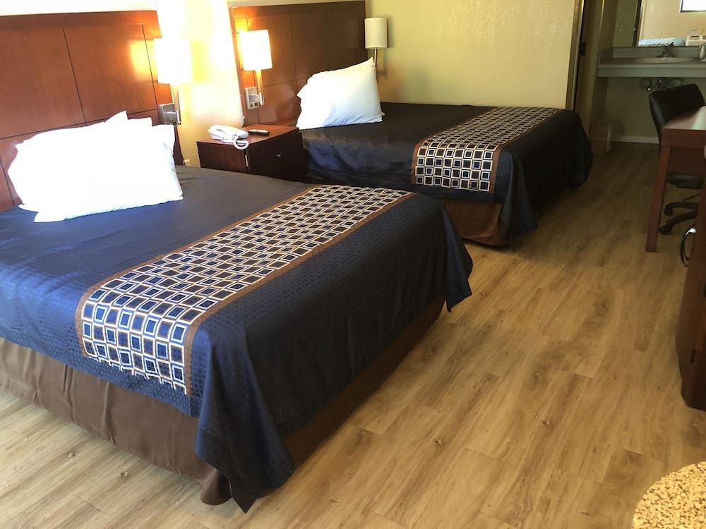 Inn Between The Hedges photo 15