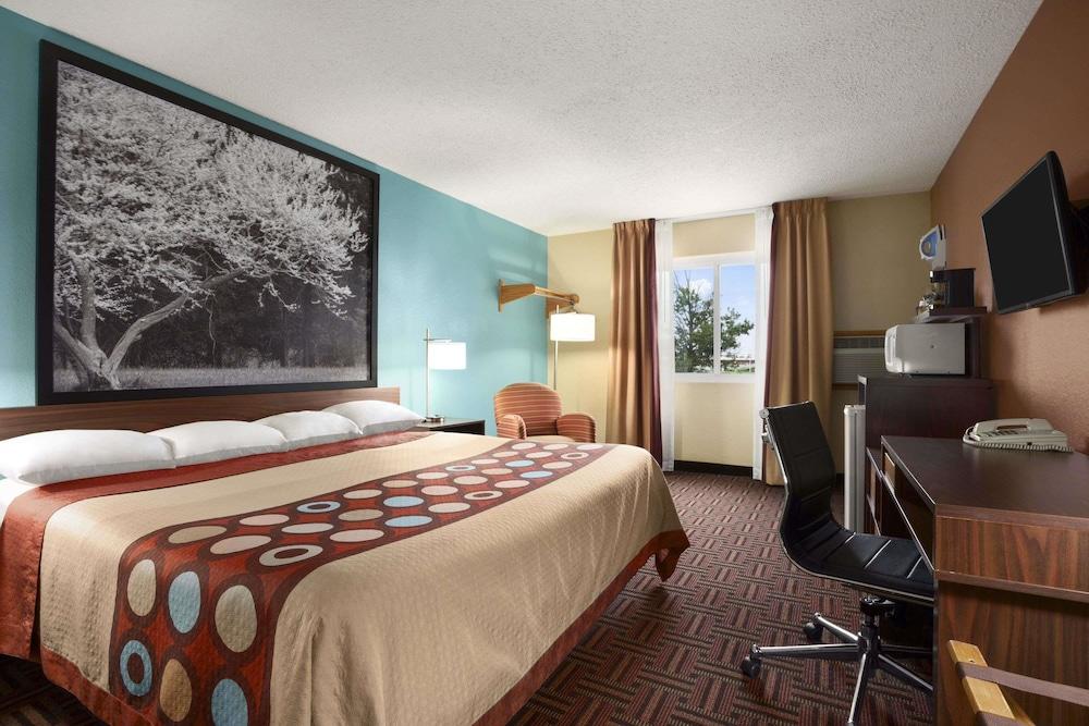 Super 8 by Wyndham Marion photo 2