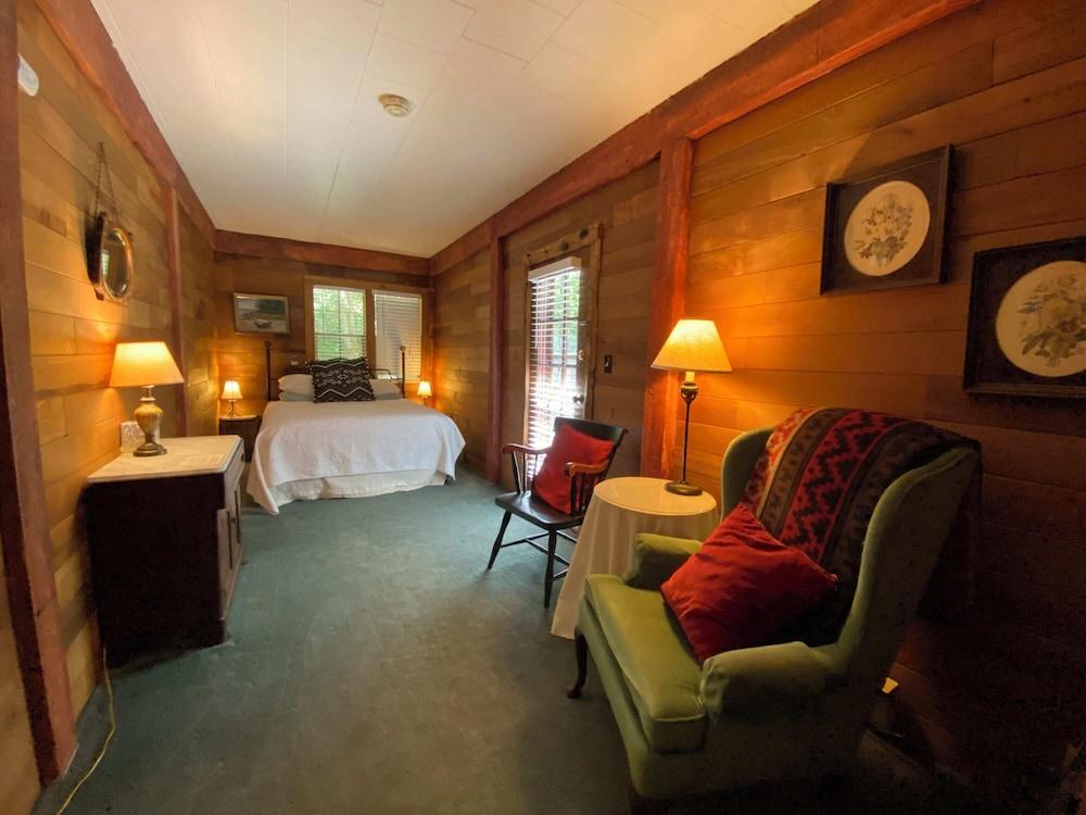 Manitou Lodge photo 35