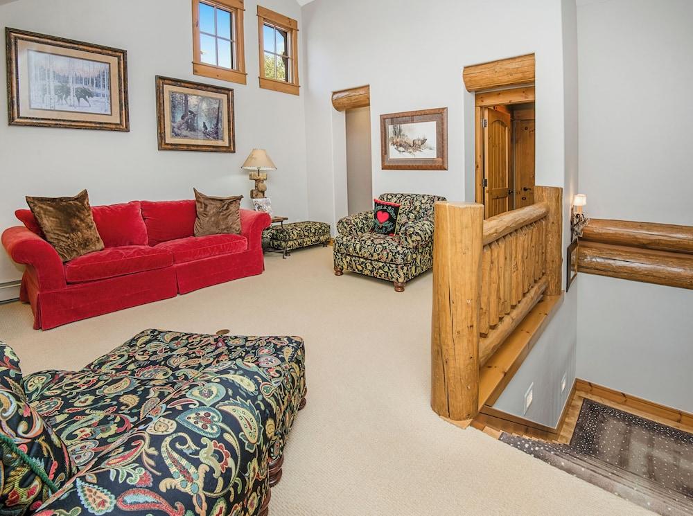 Snowberry by Elevation Accommodations photo 35