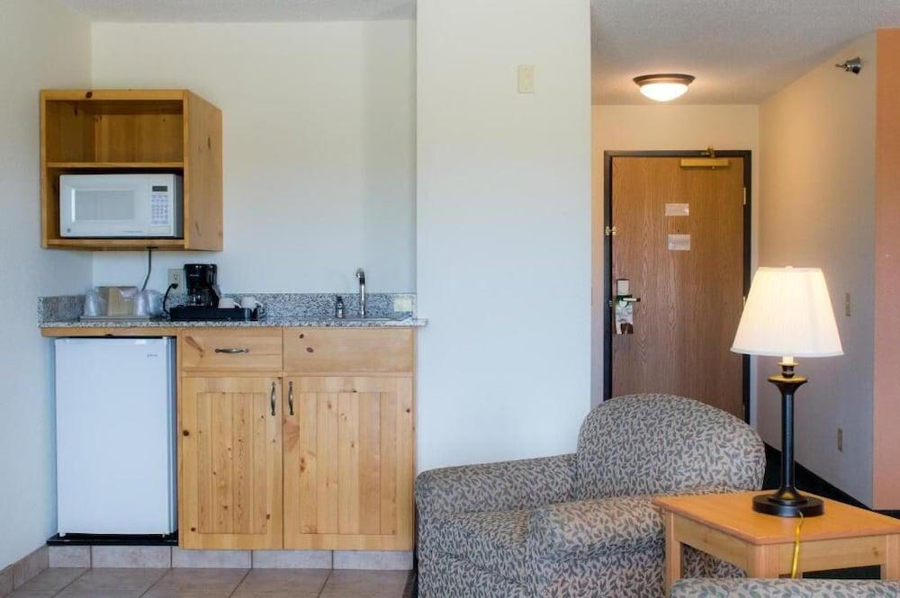White Oak Inn & Suites photo 25