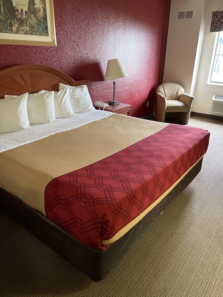 Express Inn & Suites photo 30