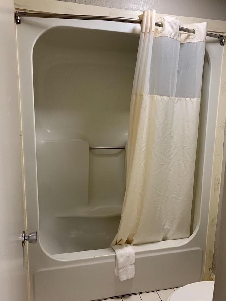 Relax Inn & Suites photo 10