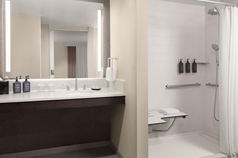 Sheraton Milwaukee Brookfield Hotel photo 18