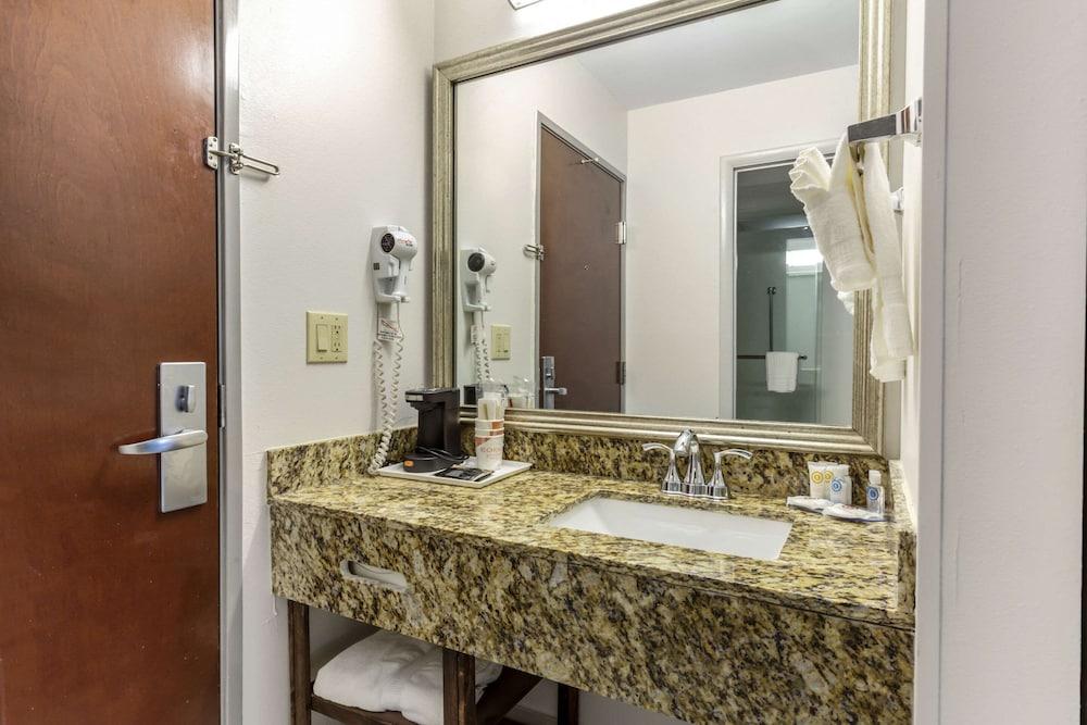 Comfort Inn Garner Clayton I-40 photo 37