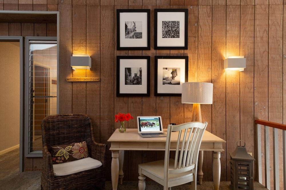 Refuge Inn photo 37