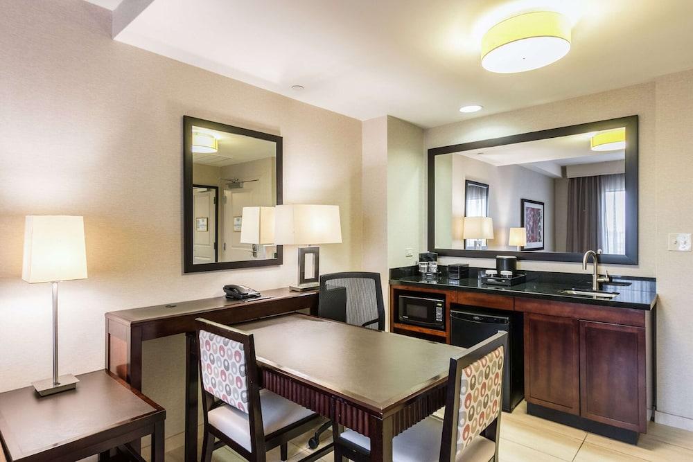 Embassy Suites Newark Airport photo 20