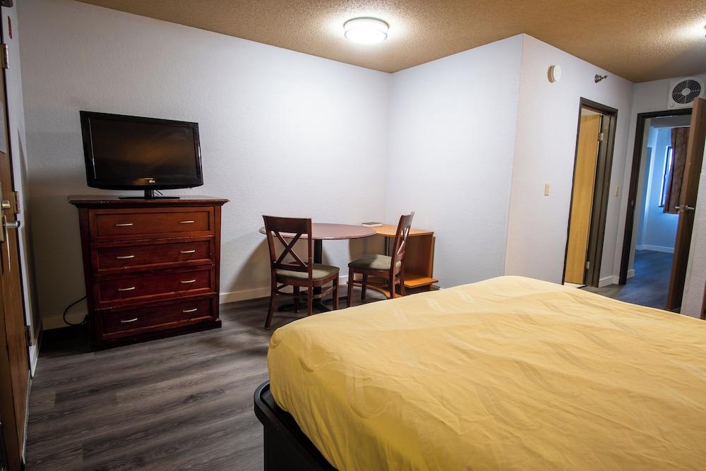 Blue Way Inn & Suites Eagan photo 11