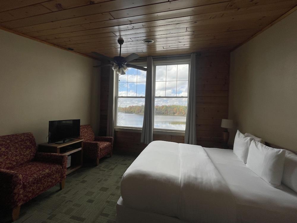 Hanging Horn Lakeside Resort photo 68