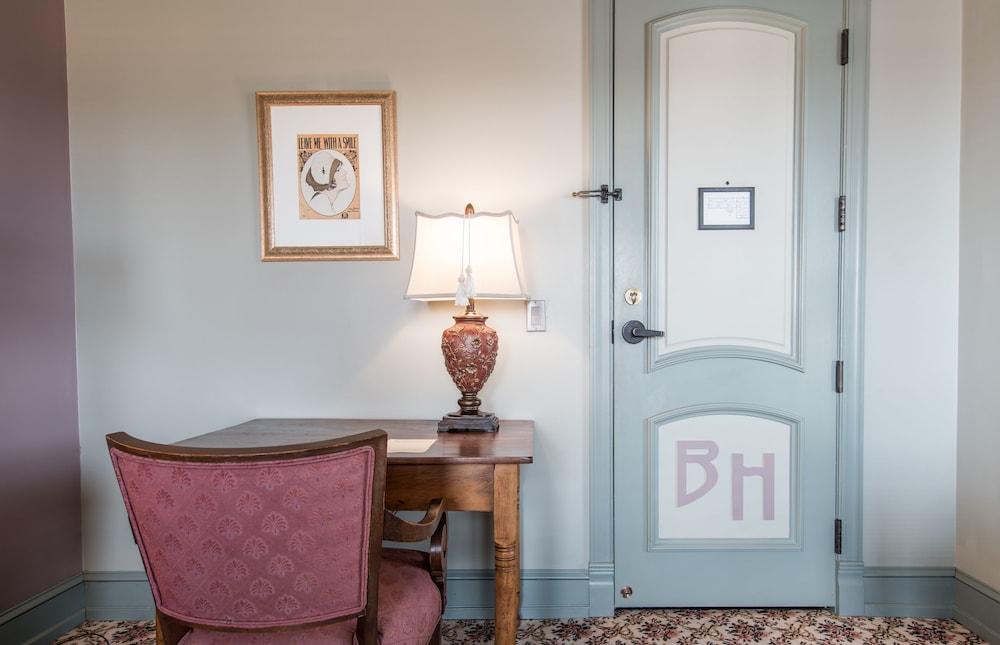 The Black Hawk Hotel photo 61
