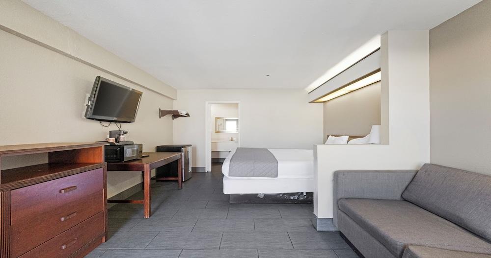 Budget Inn and Suites photo 9