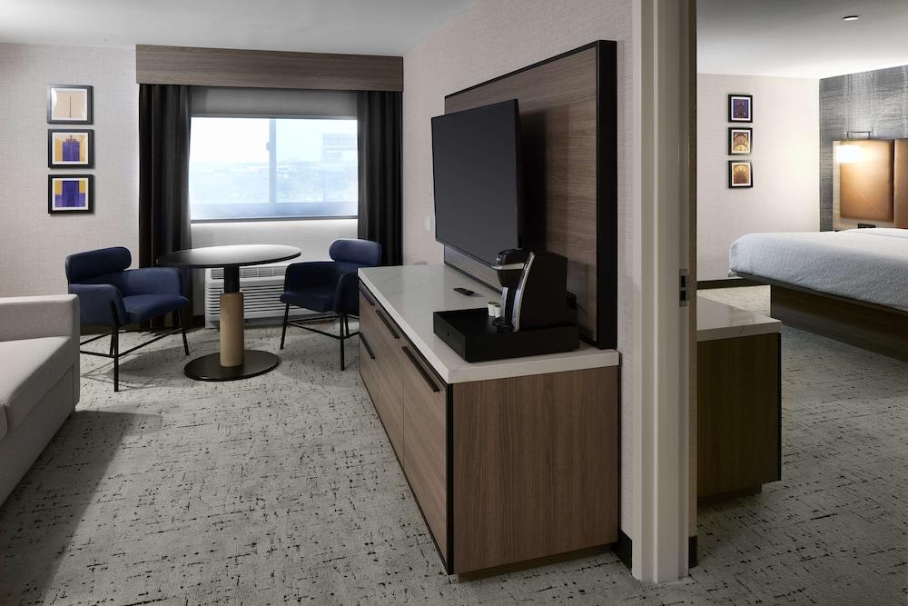 Hampton Inn Newark Airport photo 7