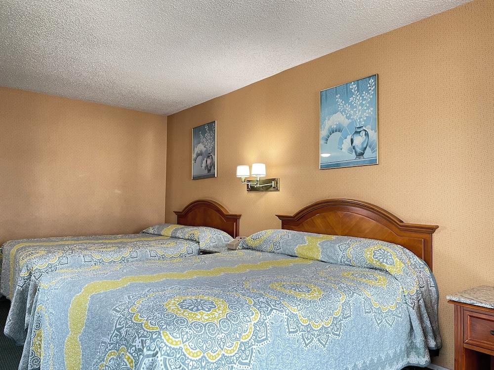 Hollywood La Brea Inn photo 12