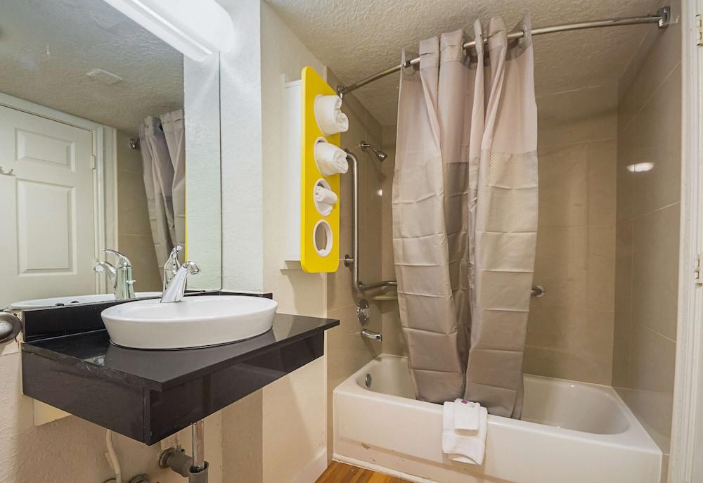Motel 6 Garland, TX - Northeast Dallas photo 28