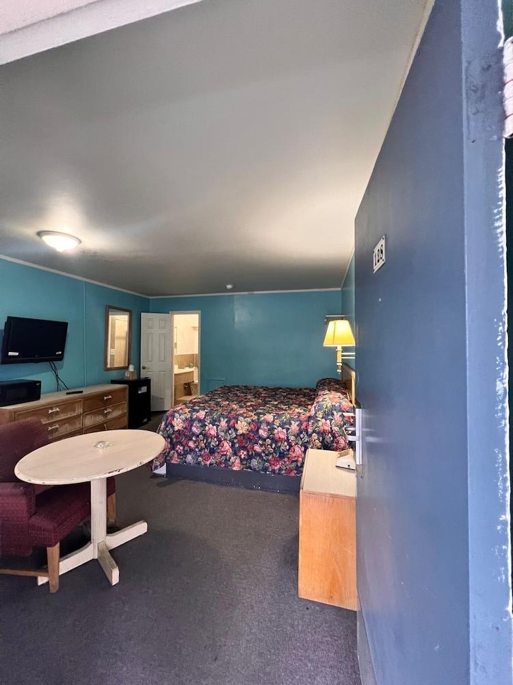 BUDGET INN photo 12