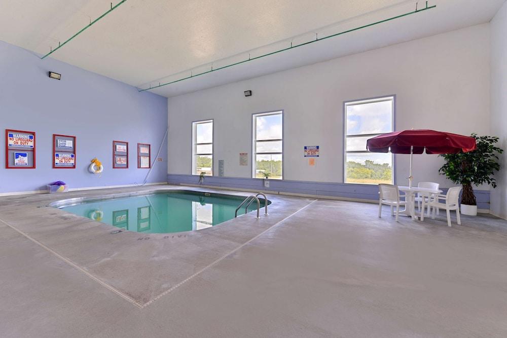Americas Best Value Inn & Suites Clear Lake photo 11