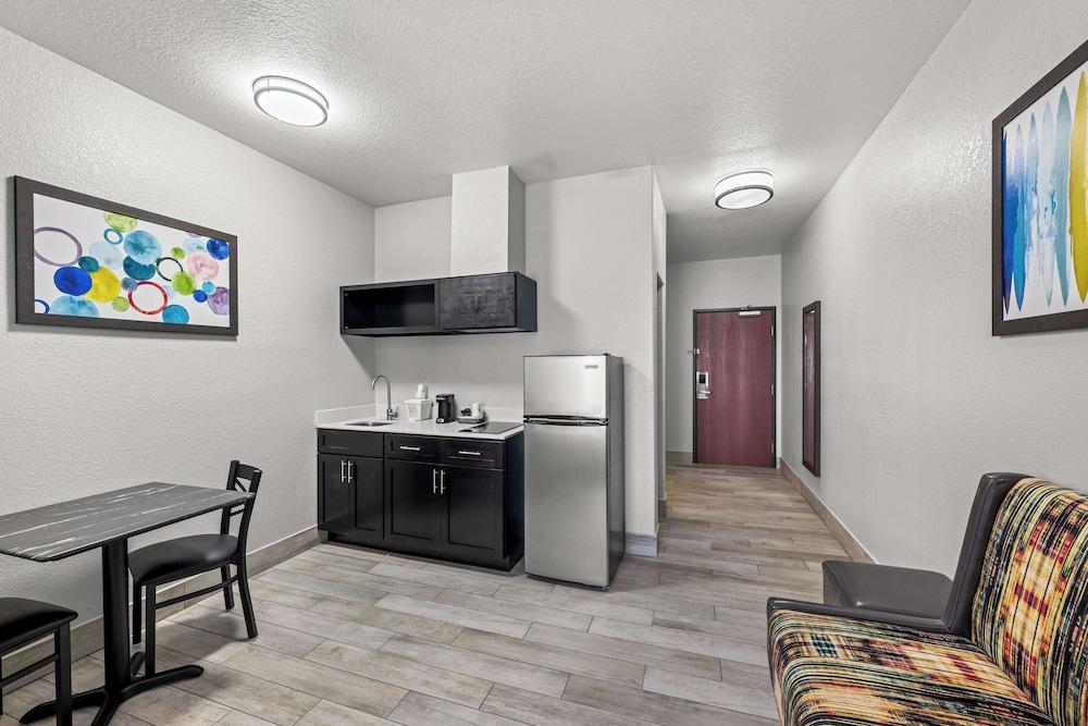 Best Western Palace Inn & Suites photo 19