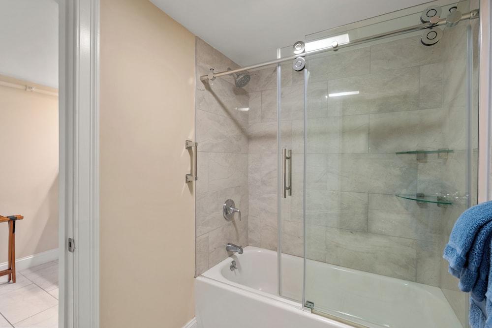 Guest House Suites photo 46